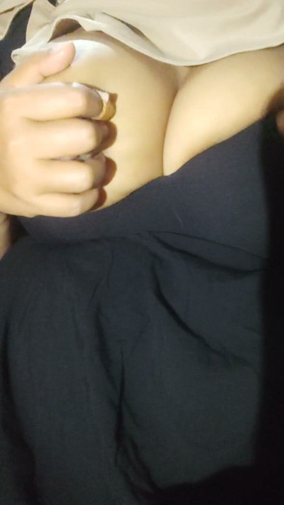 Muslim Busty Masturbating