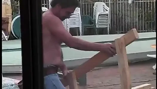 Behaarte oma-hure fickt auf ihrem coucj
