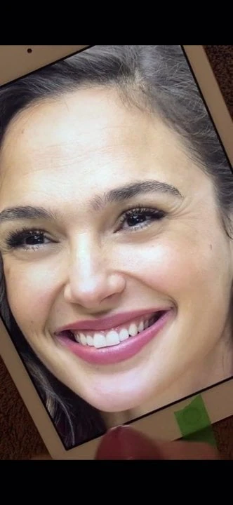 Gal Gadot cum tribute