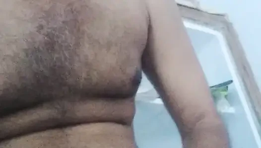 Çıplak yarak seksi. Derin sikiş serbestçe kullanılabilir