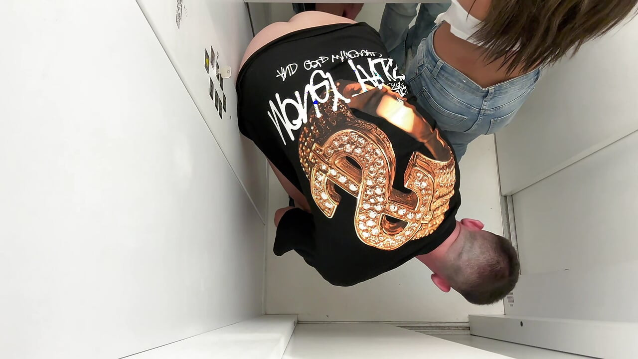 real Camera Records Sex In Community Elevator