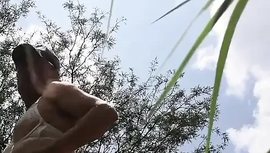 Çalılıkta bir fahişe gibi