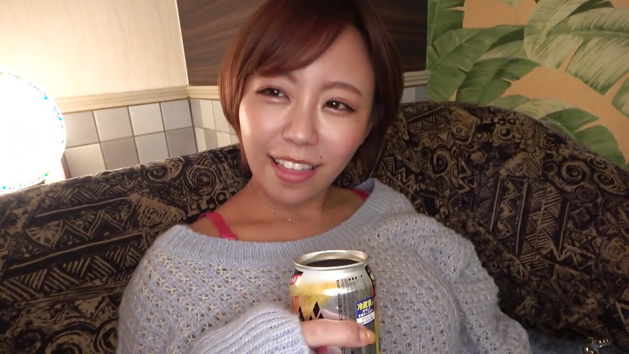 A143F07 A short-haired, healthy tan-skinned older sister cheats and sex with a classmate's AV actor at a love hotel on her way home from a reunion!