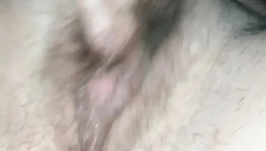 Membelai memek berbuluku di depan suamiku