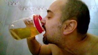 Kocalos - mijn gezicht wassen met mijn eigen pissen