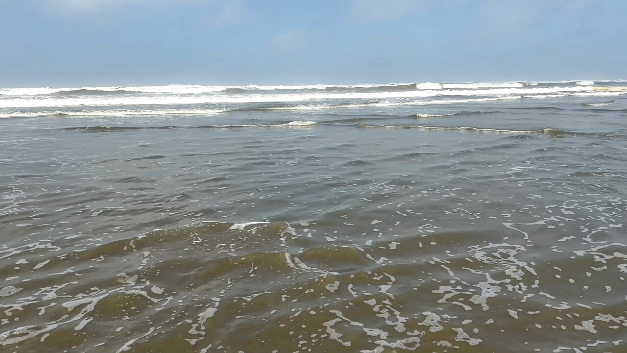 On the beach my wife and I invited a beachgirl to fuck she accepted because she was very horny! she has a pink pussy