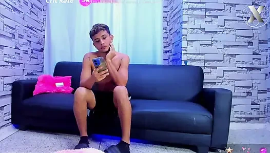 С маской свиньи/проститутки — унижение и унижение в рте