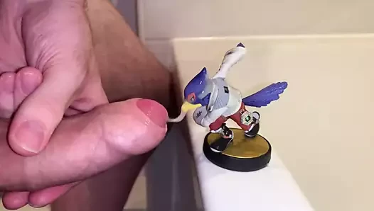 Hotglue: Falco amiibo