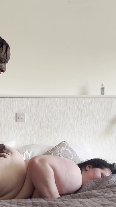 Blake Debarge - žena sa velikim sisama stenje kada dobija veliki crni kurac