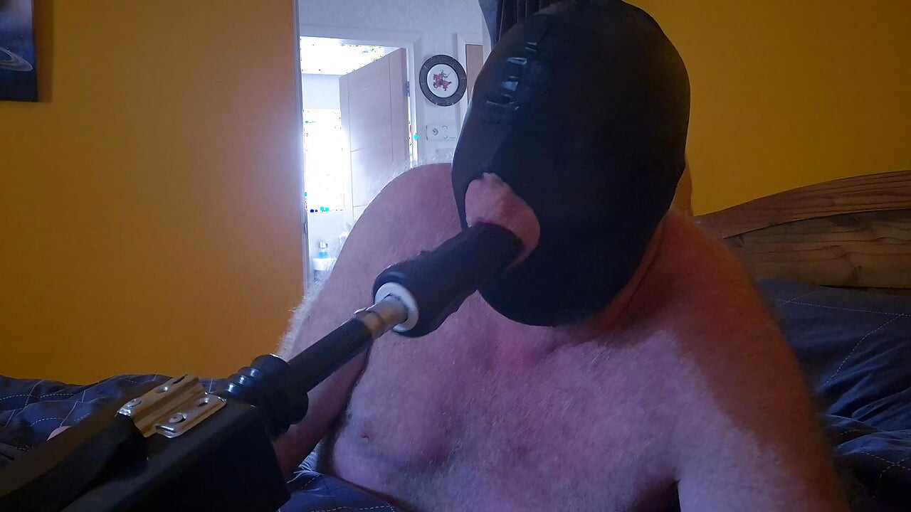 Maschinendildo blowjob