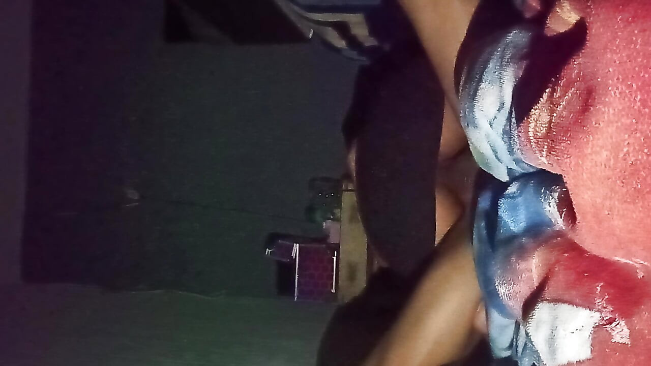 Mükemmel vücuda sahip genç kız, benim penisime lezzetli bir şekilde biniyor, ta ki tüm sütü benden çıkarana kadar.