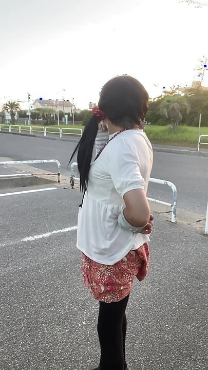 Số 299 Exhibitionist chơi trong một bãi đậu xe công cộng