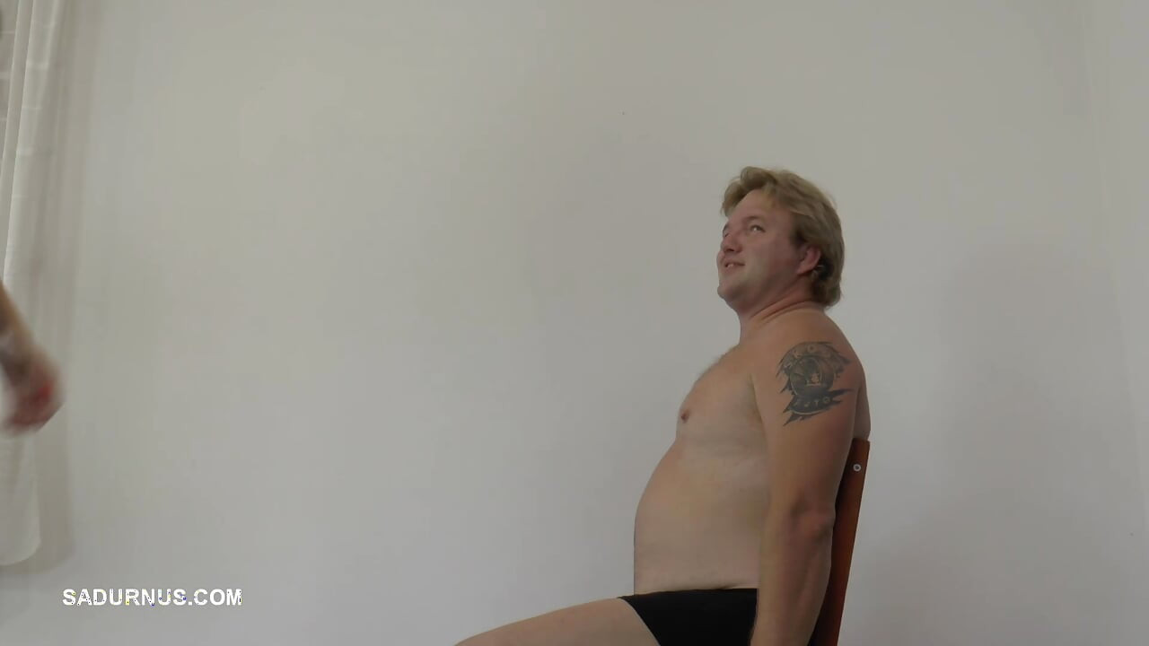 Mistress Dyanna Slap the Slave's Head!