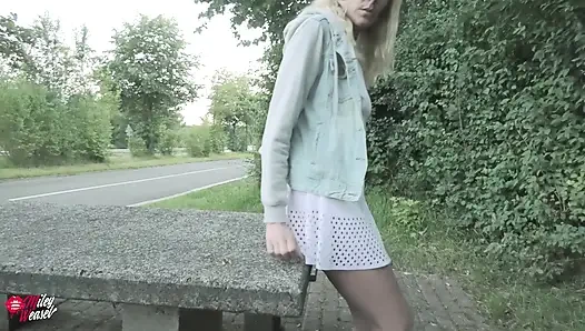 Malaikat pirang kacau dengan cepat di tempat parkir umum!!