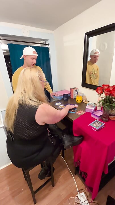 Psychic dự đoán anh ta sẽ trở thành một người phụ nữ