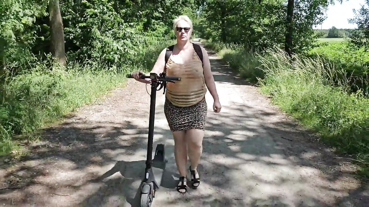 Scooterla yolda hafifçe davranmak