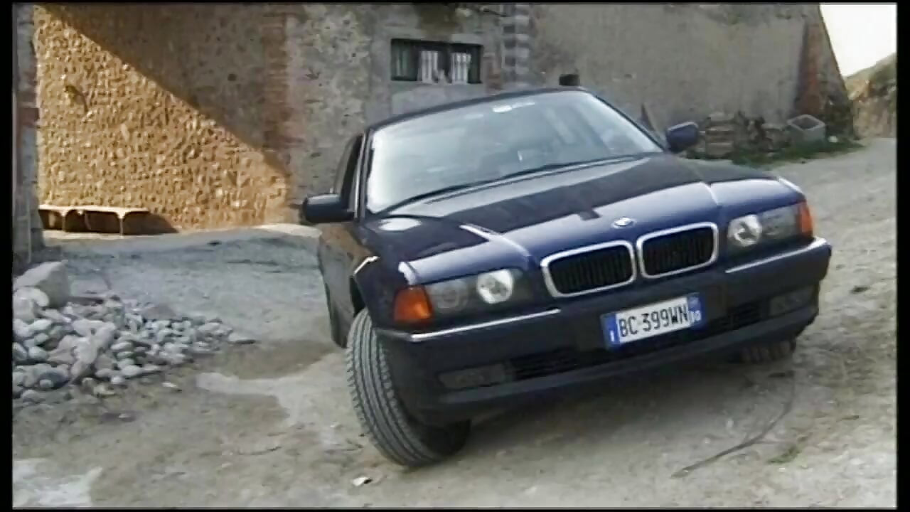 Prirodne velike sise, vintage jebanje pičke u vrtu, crno-bijeli seks