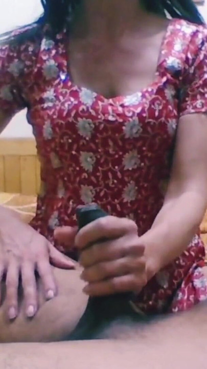 Nezaboravan trenutak iz "Poslovna žena kuša kurac nakon večere"