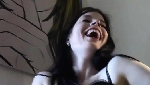 Kahvaltıda ayak yalama