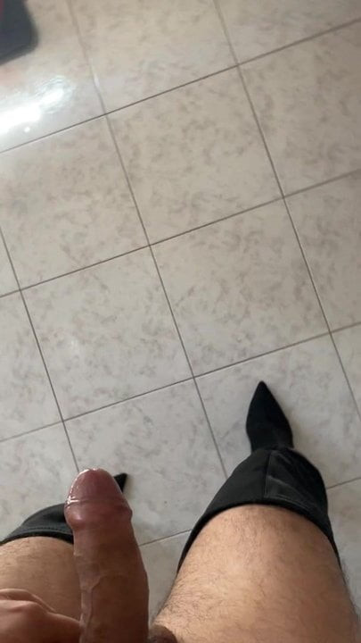 穿着靴子射精