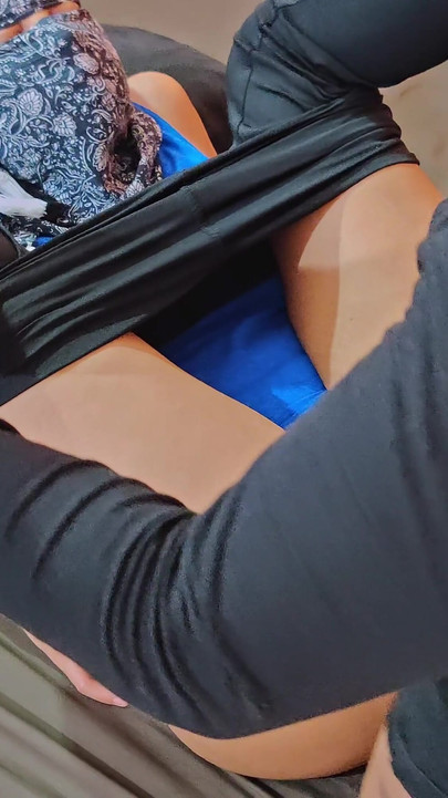 Trenutak koji morate vidjeti iz filma "Prekrasna malezijska djevojka s hidžabom puši kurac i jebe se nakon teretane".
