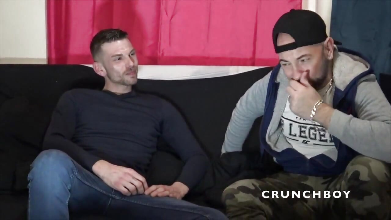 亚历克斯被米卡的xxl鸡巴抽插