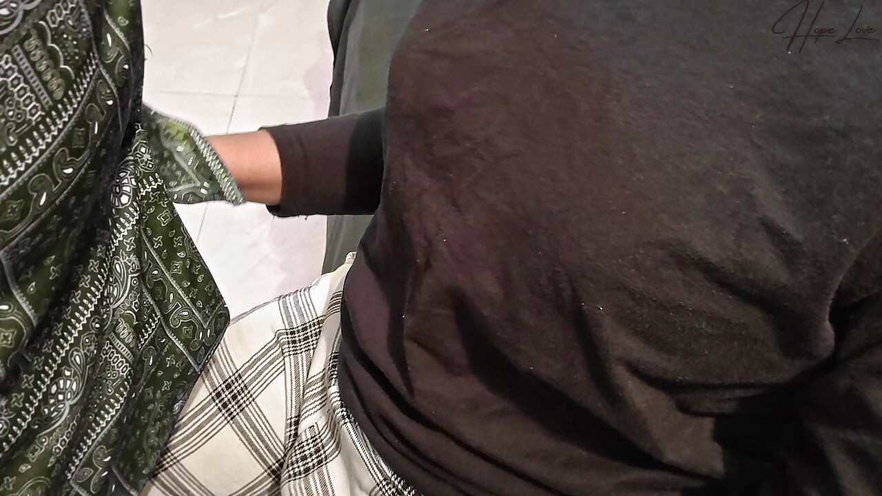 Came Home From Work, the Neighbor Asked to Be Satisfied.