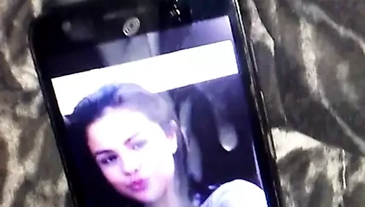 Selena Gomez boşalıyor