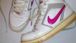 1st đi tiểu và kiêm trên nike uy tín