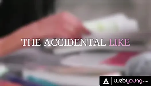 Si nakal gina valentina nggak sengaja suka foto karlee grey dengan lingerie seksi & digoda waktu lagi belajar