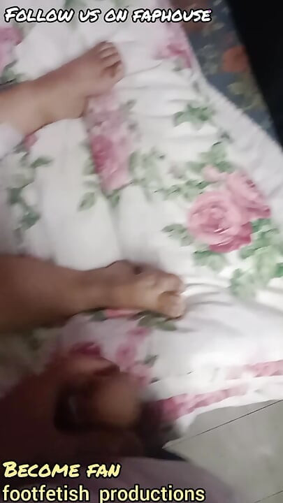 Secretly Jacking off to Stepmom's Foot