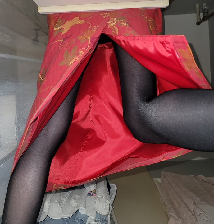 Long red skirt with a slippery smooth lining