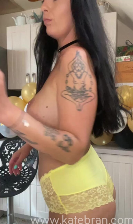 Are you a pussy eater, im so obsessed with my pussy being eaten