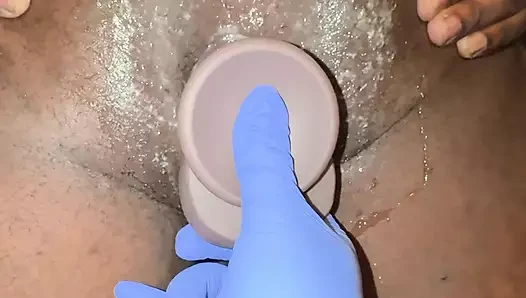 Zenci evli kadın kocasını arka kapı oyuncağıyla domine ediyor