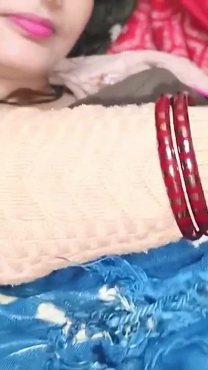 Desi Indische Bhabhi vraagt stiefbroer om te neuken, volledige Hindi-stem | Clip 1