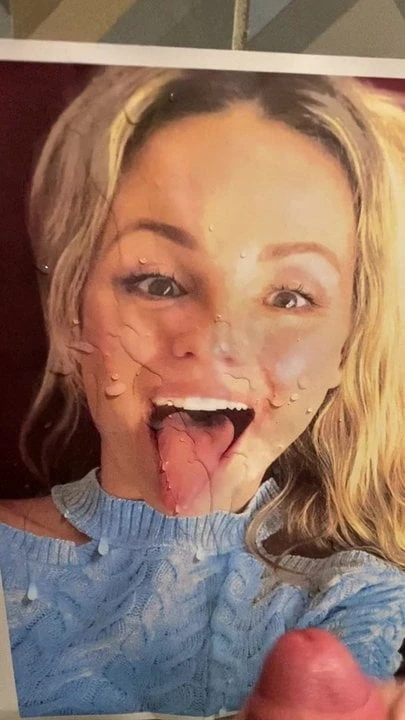 Michelle Hunziker cum tribute facial
