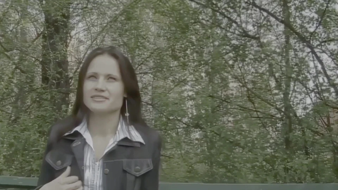 The Director Lures Her in the Park and Takes Her Home to Shooting a Porn Film