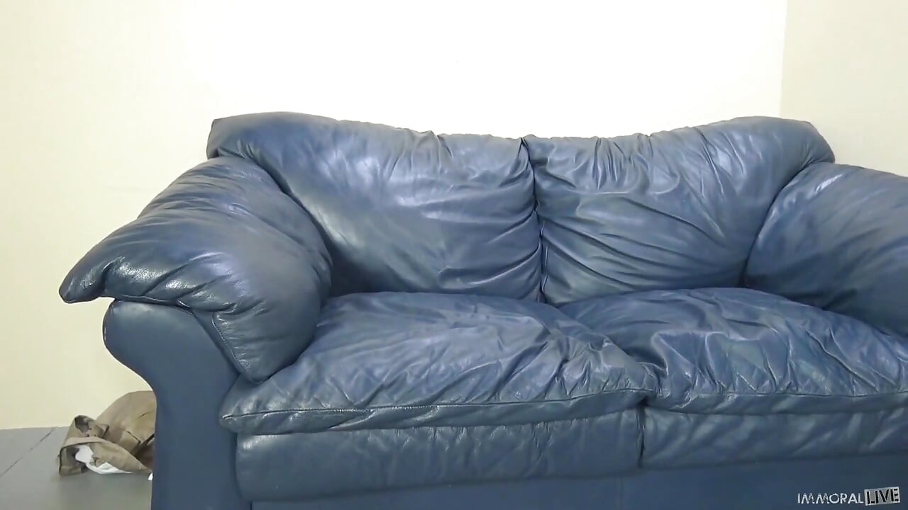 Sheena Ryder प्यार वाली ट्रंचून पर दावत देती है