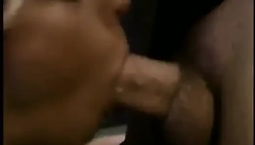 Mükemmel vücutlu ateşli sarışın hatun sıkı amını barda siktiriyor
