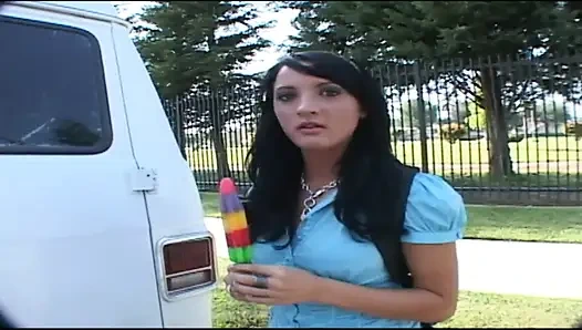 Молодую милашку сняли и жестко трахнули