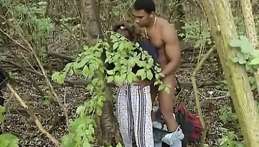 Ormandaki küçük herif... Kız arkadaşım izlemeli!