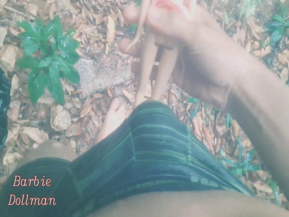 Berkongkek blonde di tengah-tengah hutan hujan