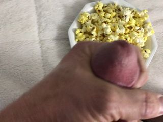 Lass mich dein Popcorn mit Butter bestreichen