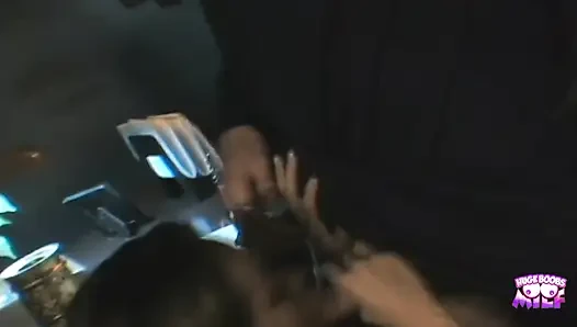 Холли трахается с грязной брюнеткой, у которой есть вещь для возбужденного министра.