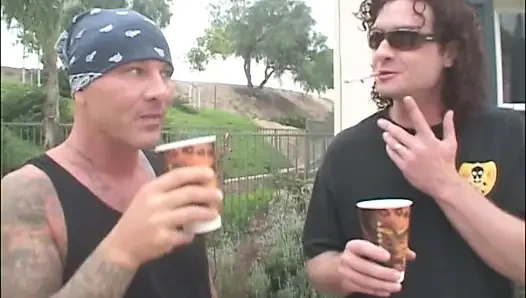 Lütfen Bana Daha Fazlasını Ver! - Büyük Memeli Sarışın Üçlü Sekste Sert Sikiliyor