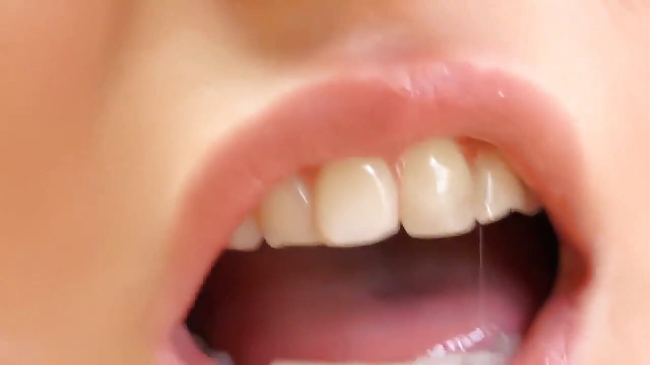 Uau: Não Mais Virgem com Dois Peitos Lindos, Loira Fica Excitada com um Brinquedo Sexual em POV