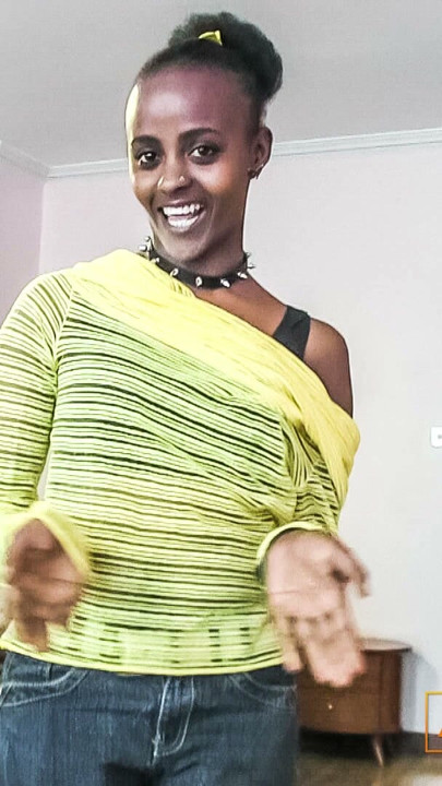 Afrikalı Punk Kız Beyaz Yapımcının Zonklayan Sikini Alıyor | Bölüm 1