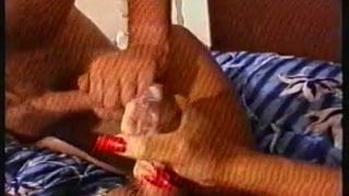 Горячий необрезанный шмель с большими яйцами и сиськами извергает сперму (VHS)