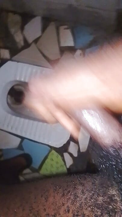 Masturbându-mă în câteva minute, atât de excitată încât nu am pizdă