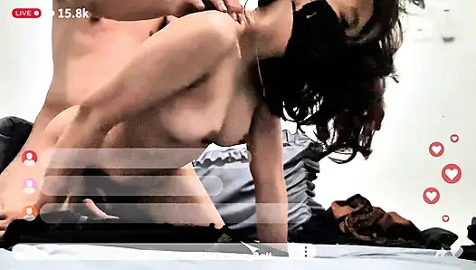 Anhänger-Anfrage: Livestream mit einem MILF-Modell aus Indien